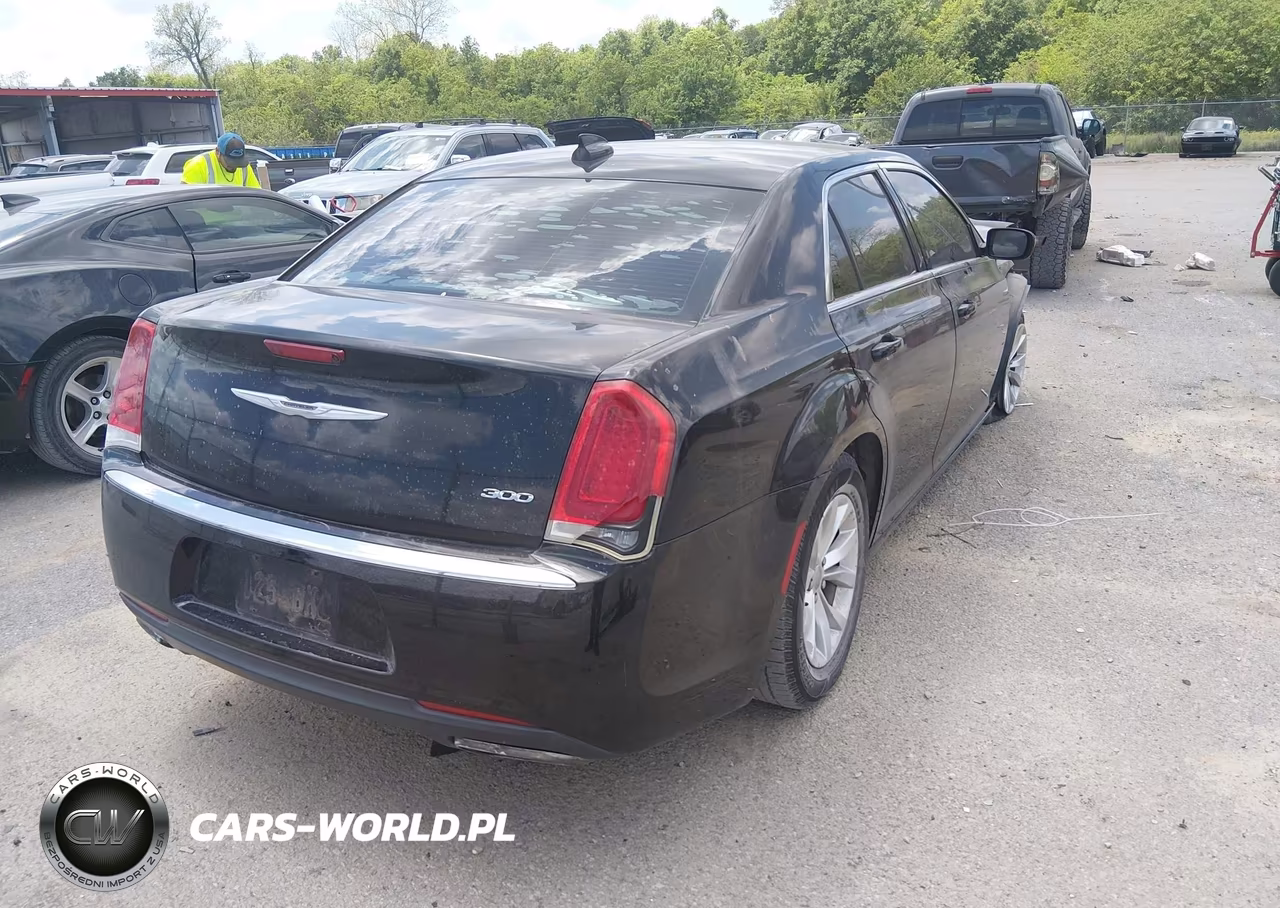 2015 Chrysler 300 Limited VIN:2C3CCAAGXFH899058 - 4