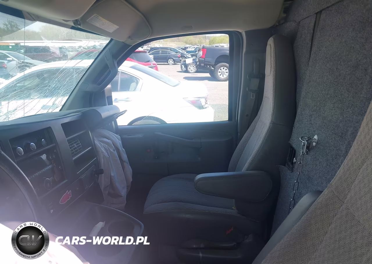 2017 Chevrolet Express 2500 Work Van VIN:1GCWGAFF8H1129844 - 5