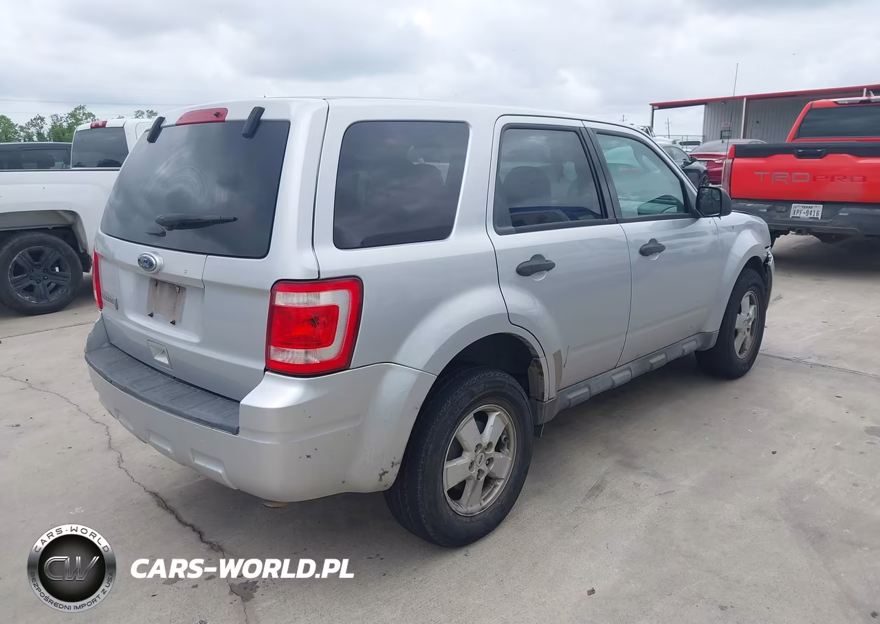 2011 Ford Escape Xls VIN:1FMCU0C77BKC43253 - 4