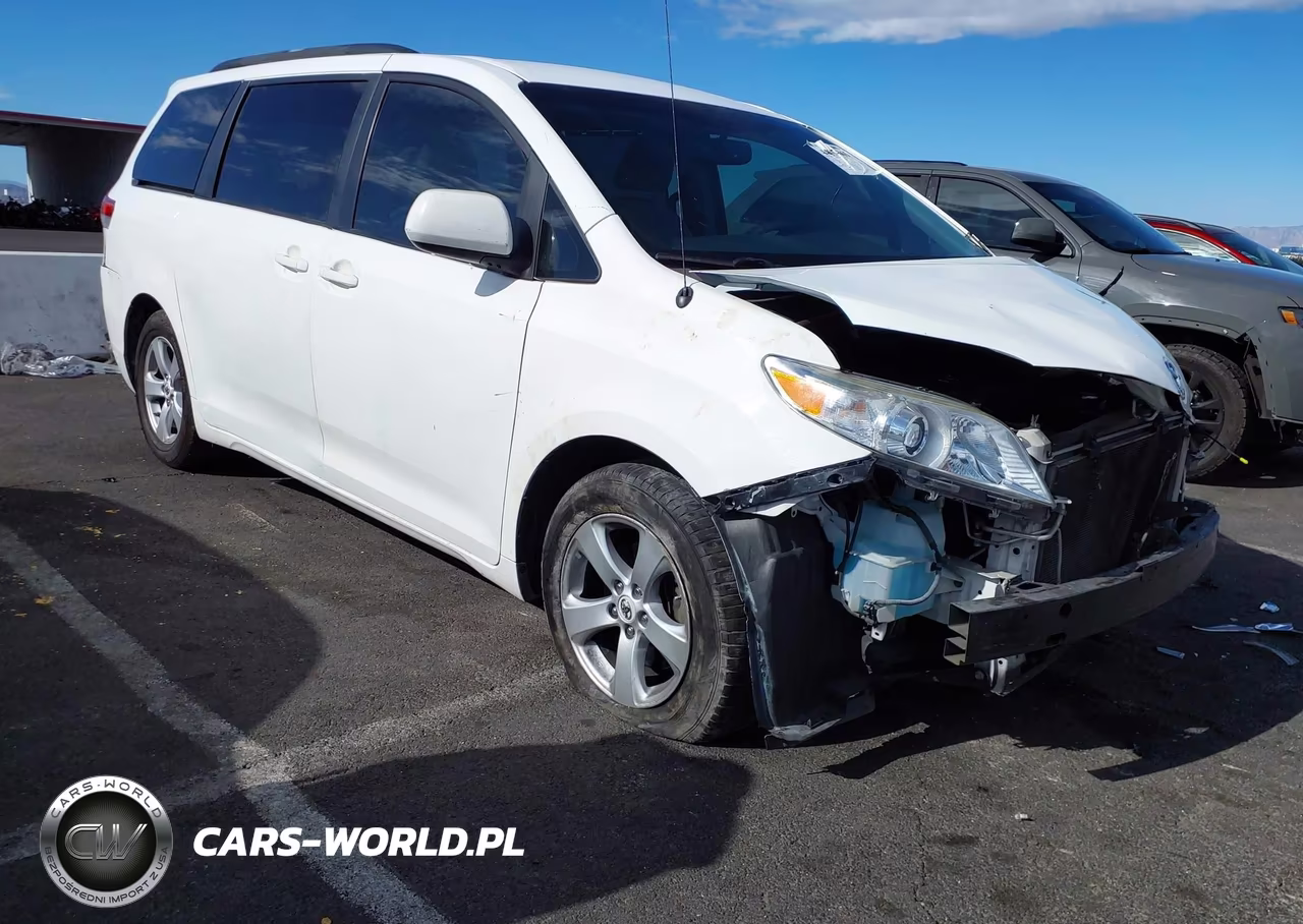 2011 Toyota Sienna Le V6 – zdjęcie 1 z 17