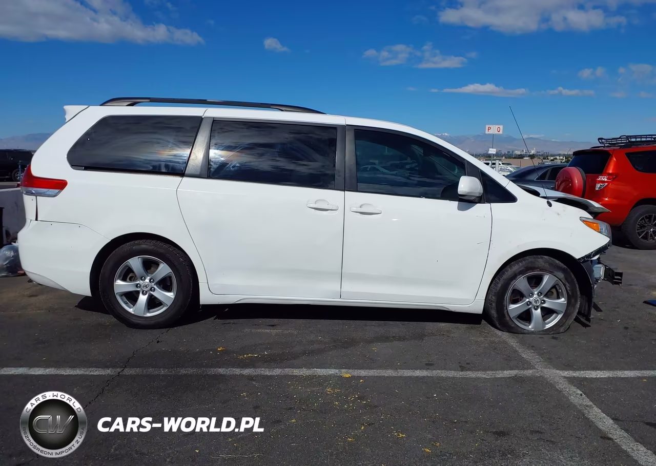 2011 Toyota Sienna Le V6 VIN:5TDKK3DC3BS046768 - 14