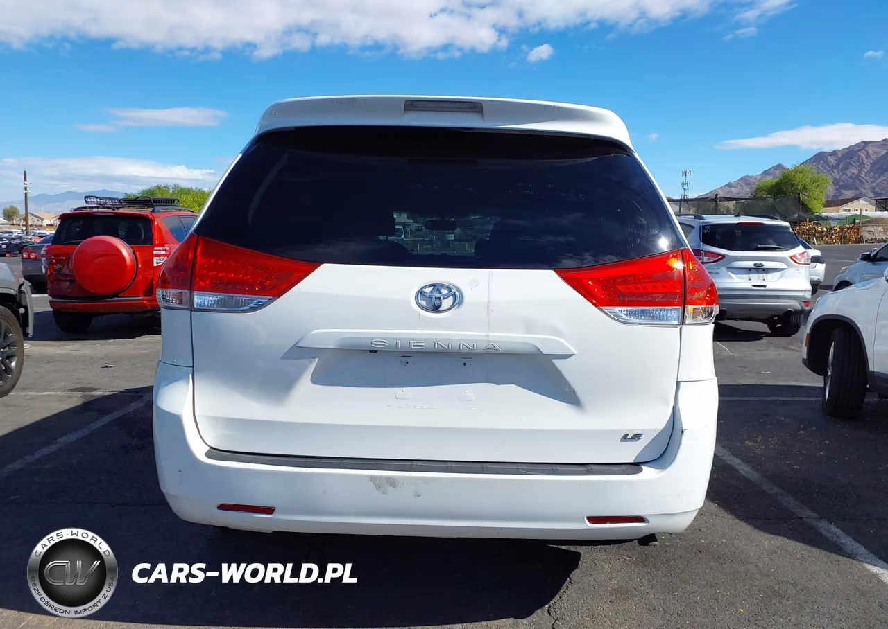 2011 Toyota Sienna Le V6 VIN:5TDKK3DC3BS046768 - 17