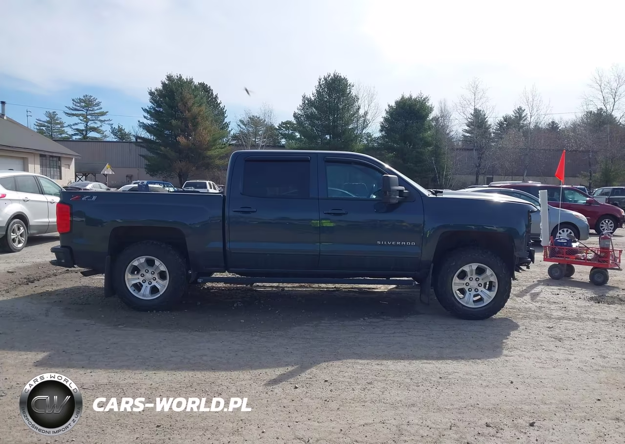 2018 Chevrolet Silverado 1500 2Lt VIN:3GCUKREC9JG491393 - 14
