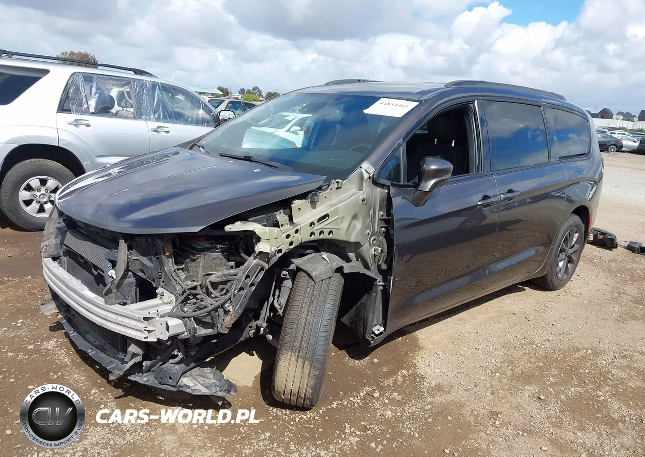 2021 Chrysler Pacifica Touring VIN:2C4RC1FG2MR608123 - 2