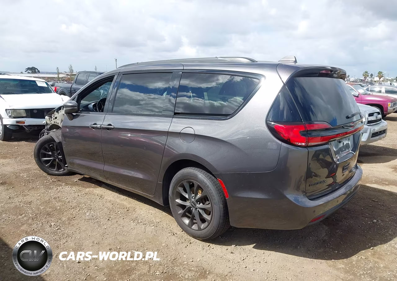 2021 Chrysler Pacifica Touring VIN:2C4RC1FG2MR608123 - 3