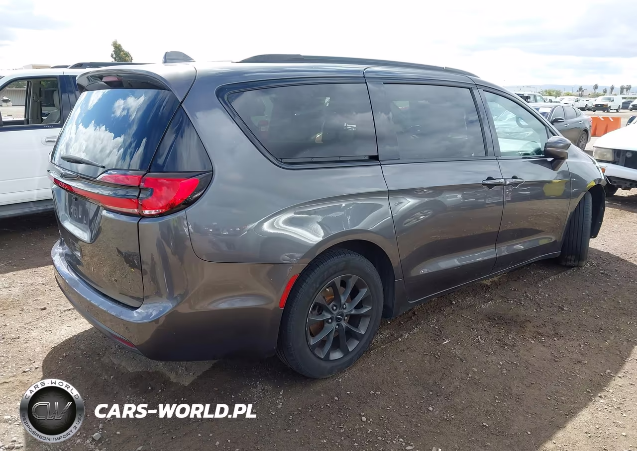 2021 Chrysler Pacifica Touring VIN:2C4RC1FG2MR608123 - 4