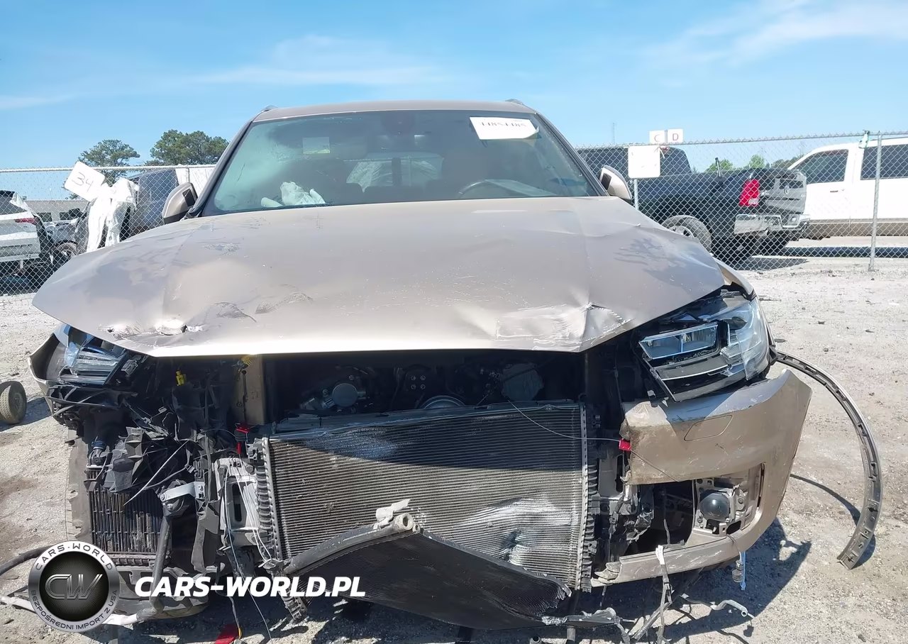 2018 Audi Q7 3.0T Premium VIN:WA1VAAF78JD049867 - 11
