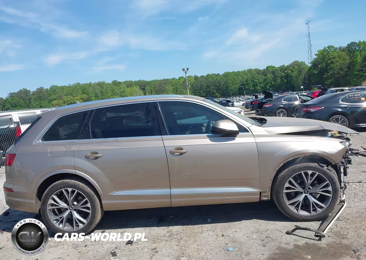 2018 Audi Q7 3.0T Premium VIN:WA1VAAF78JD049867 - 12