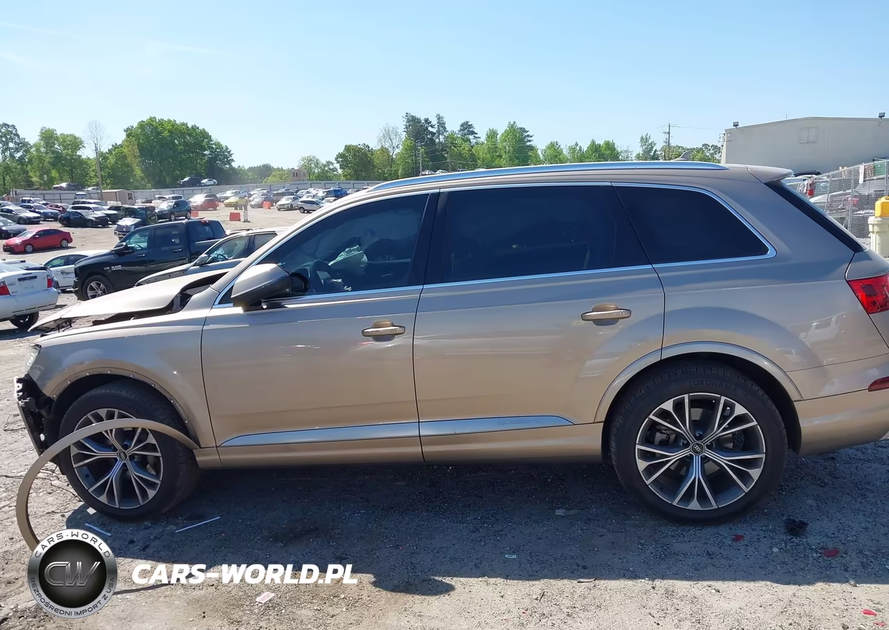2018 Audi Q7 3.0T Premium VIN:WA1VAAF78JD049867 - 13