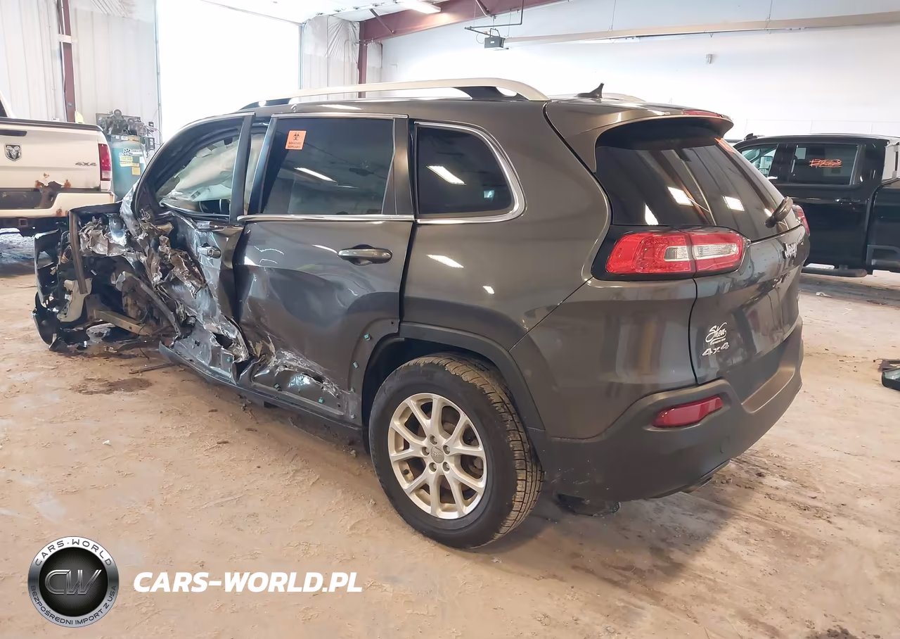 2015 Jeep Cherokee Latitude VIN:1C4PJMCB8FW793134 - 3