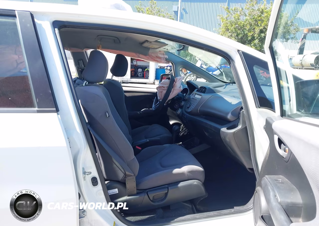 2010 Honda Fit VIN:JHMGE8H2XAS019034 - 5