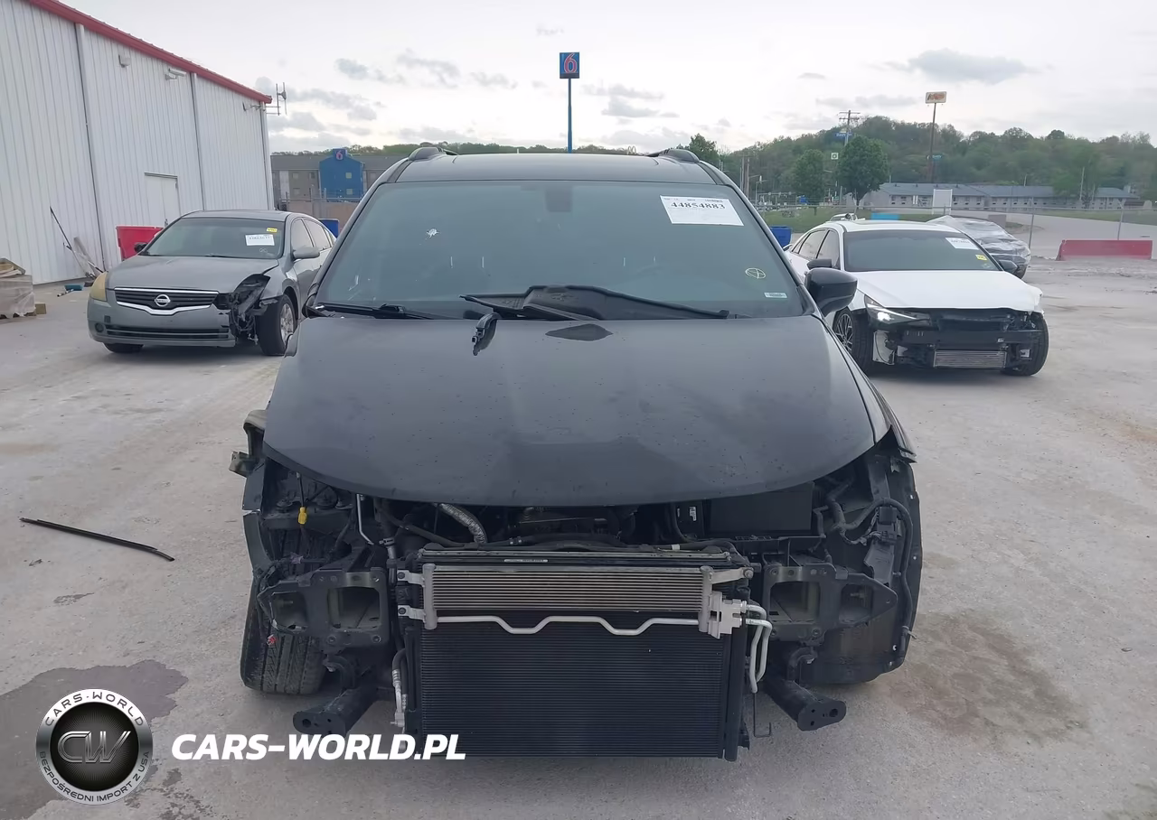 2020 Chrysler Pacifica Touring L Plus VIN:2C4RC1EG6LR229318 - 13