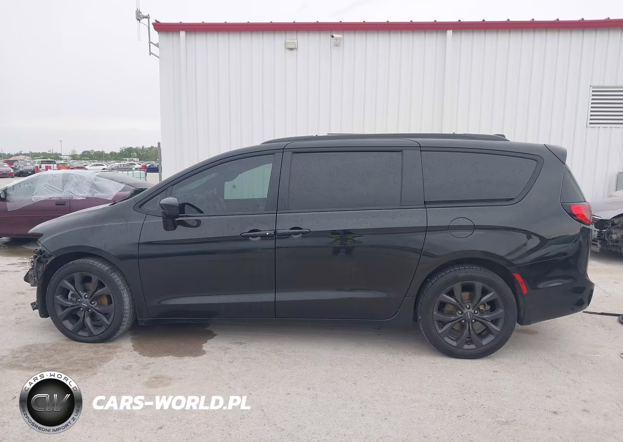 2020 Chrysler Pacifica Touring L Plus VIN:2C4RC1EG6LR229318 - 15