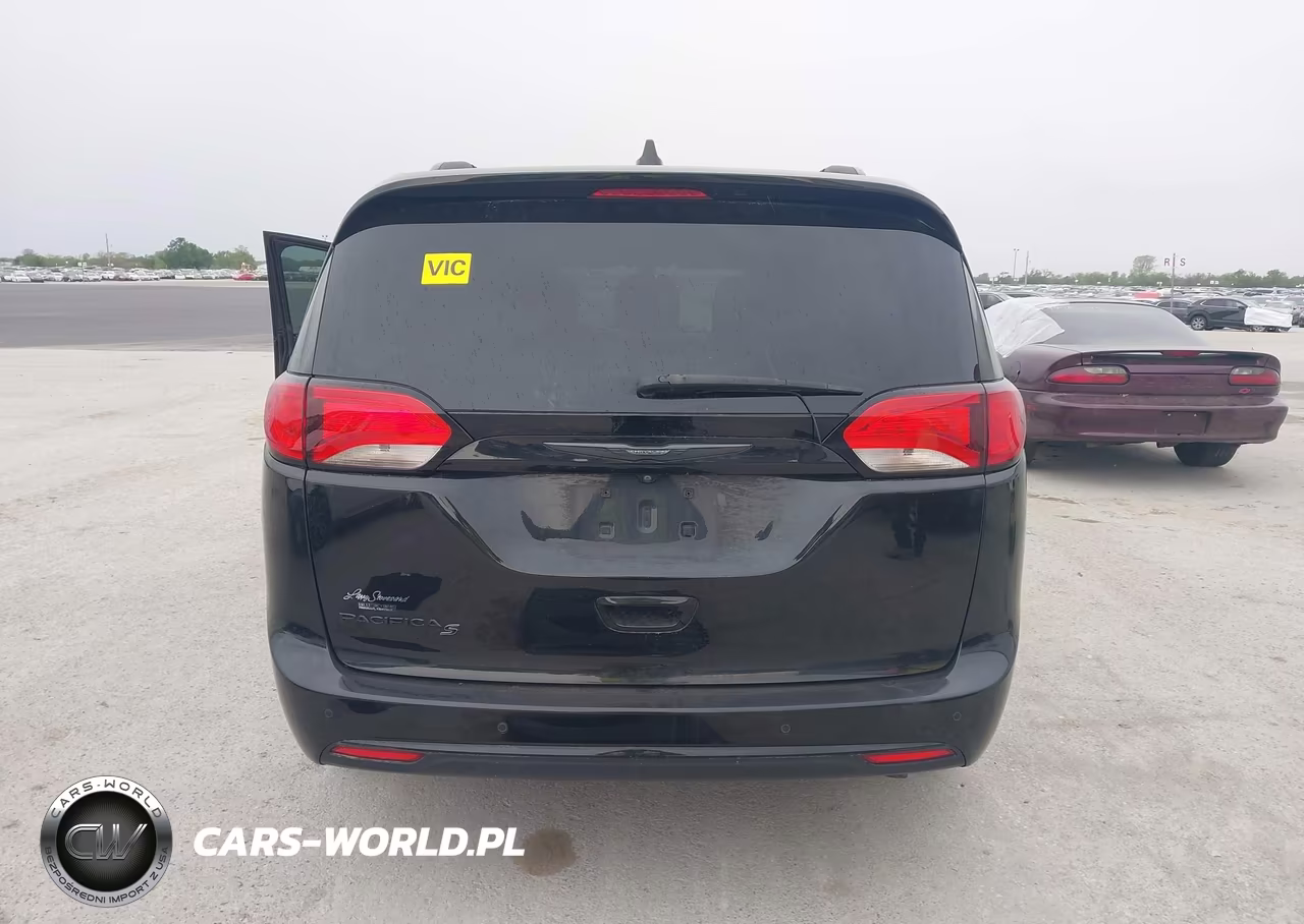 2020 Chrysler Pacifica Touring L Plus VIN:2C4RC1EG6LR229318 - 17