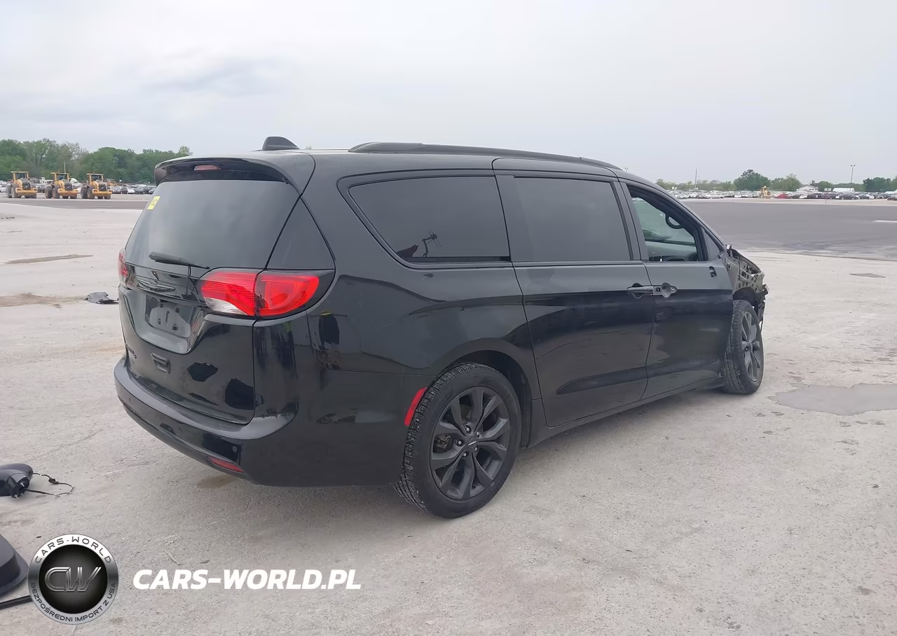 2020 Chrysler Pacifica Touring L Plus VIN:2C4RC1EG6LR229318 - 4