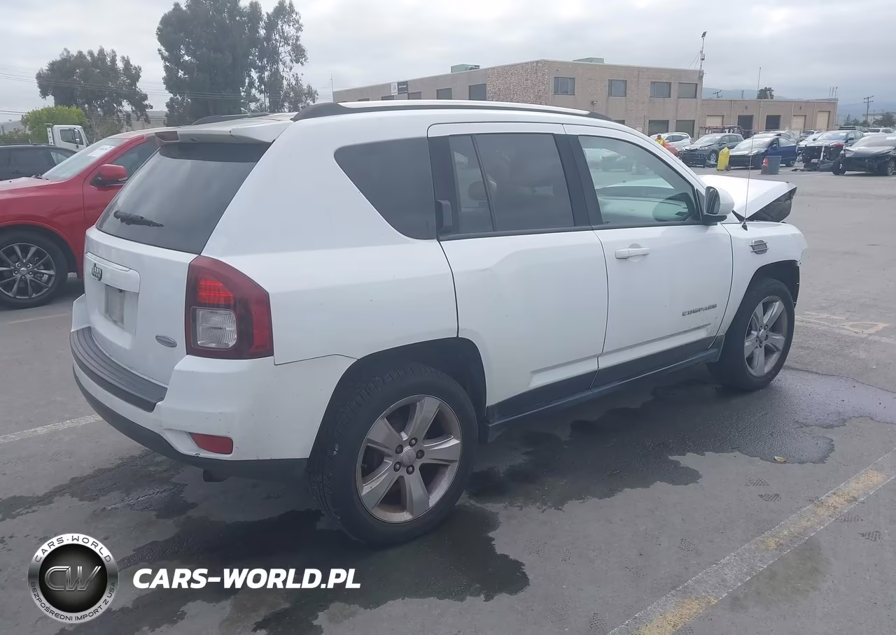 2014 Jeep Compass Latitude VIN:1C4NJCEB6ED850469 - 4