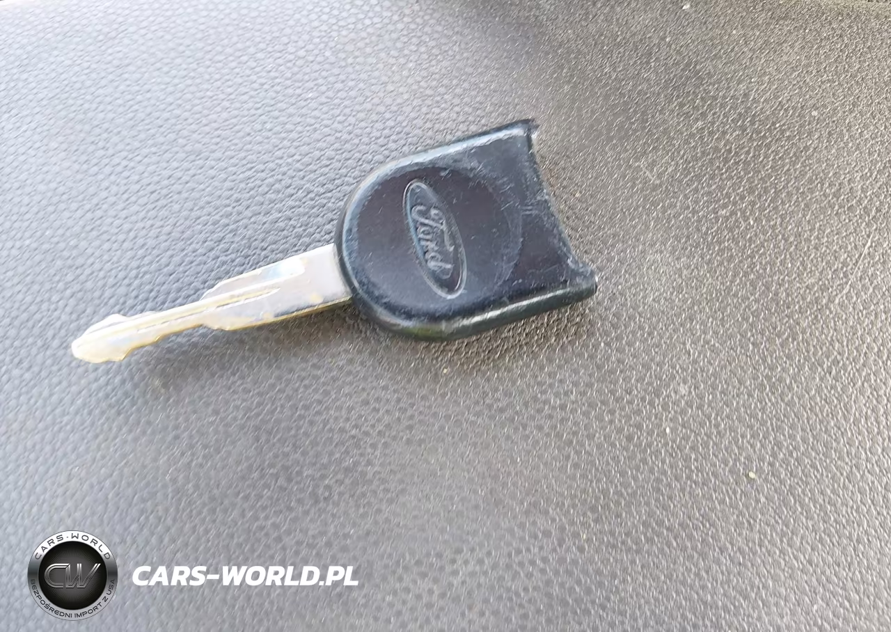 2008 Ford Focus S VIN:1FAHP34N48W251902 - 11