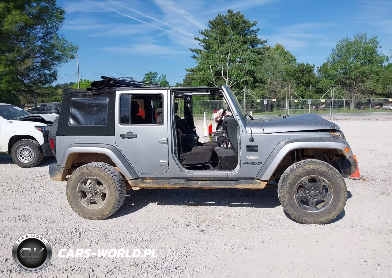 2015 Jeep Wrangler Unlimited Sahara VIN:1C4HJWEG1FL635289 - 13