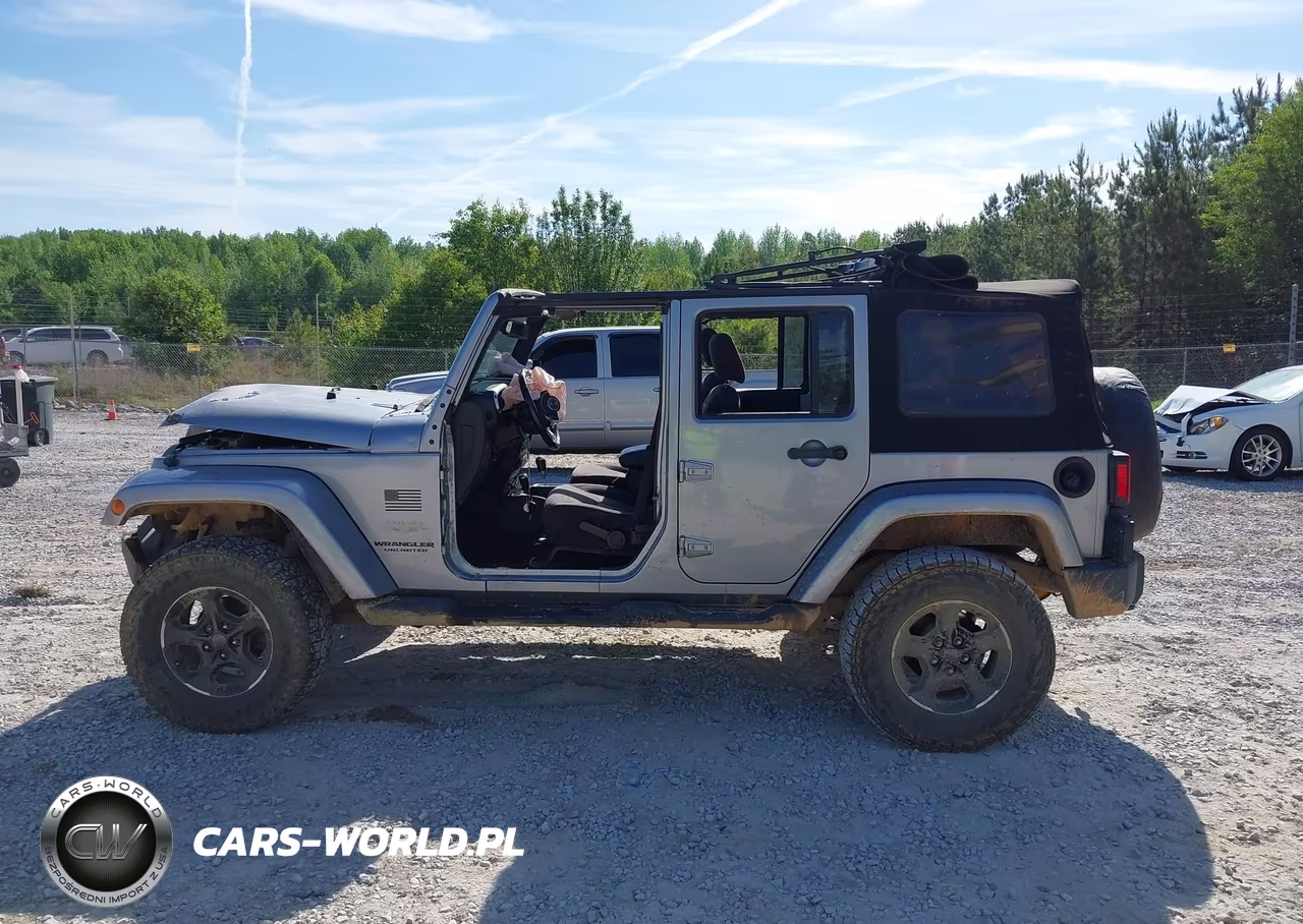 2015 Jeep Wrangler Unlimited Sahara VIN:1C4HJWEG1FL635289 - 14