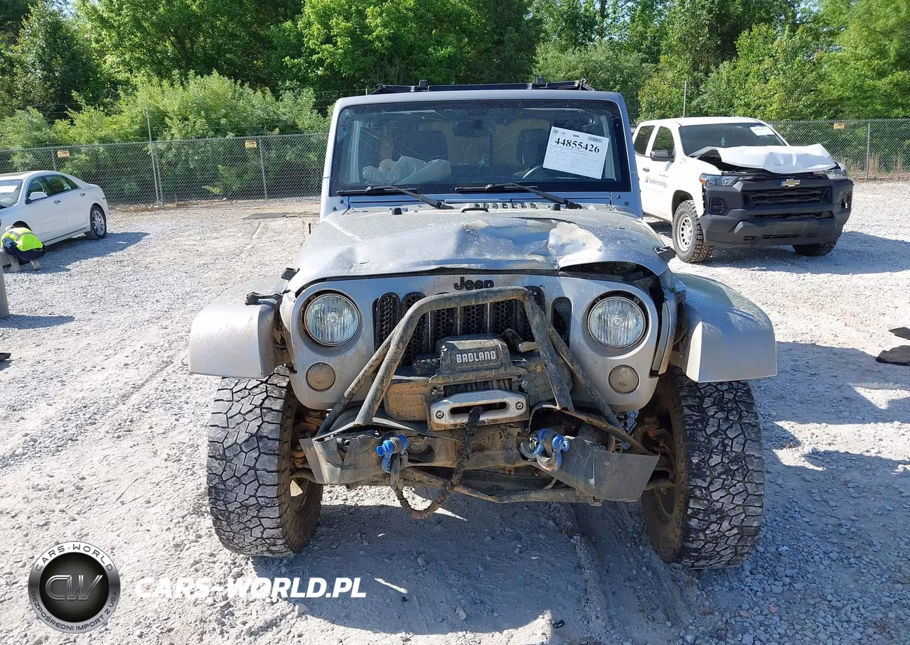 2015 Jeep Wrangler Unlimited Sahara VIN:1C4HJWEG1FL635289 - 6