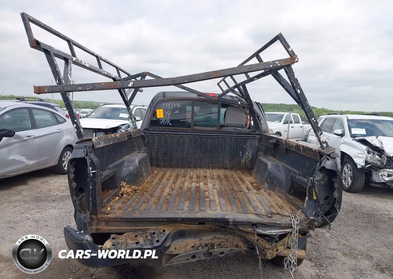2015 Toyota Tacoma Prerunner VIN:5TFTX4GNXFX045710 - 17