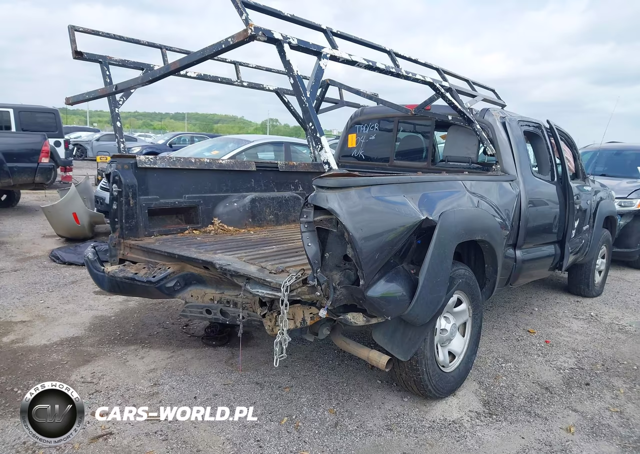 2015 Toyota Tacoma Prerunner VIN:5TFTX4GNXFX045710 - 4