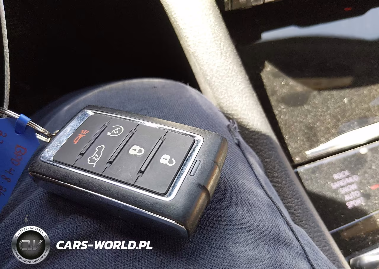 2023 Jeep Grand Cherokee Summit 4X4 VIN:1C4RJHEGXPC535550 - 11