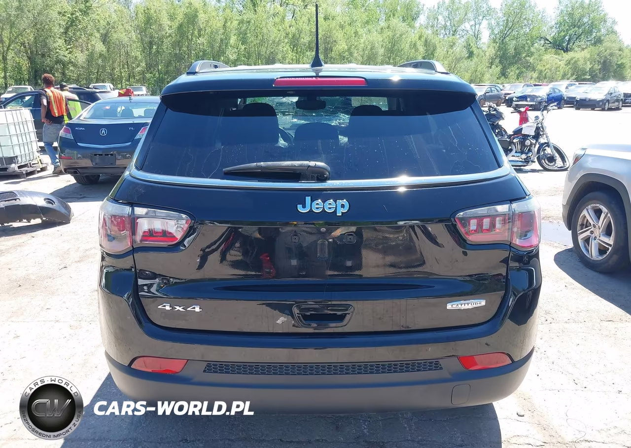 2018 Jeep Compass Latitude 4X4 VIN:3C4NJDBB0JT413839 - 17
