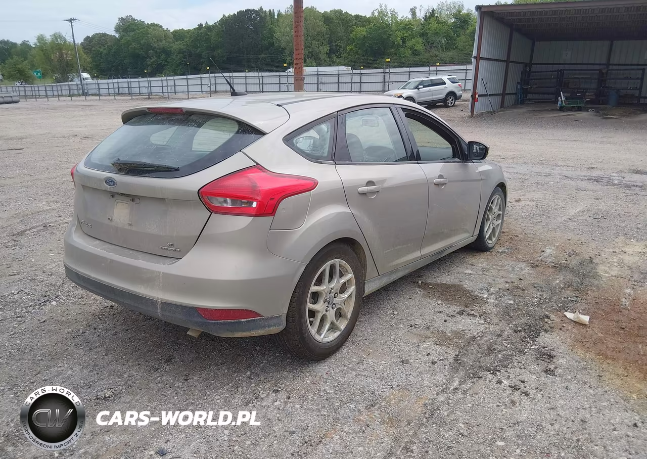 2015 Ford Focus Se VIN:1FADP3K28FL336005 - 4