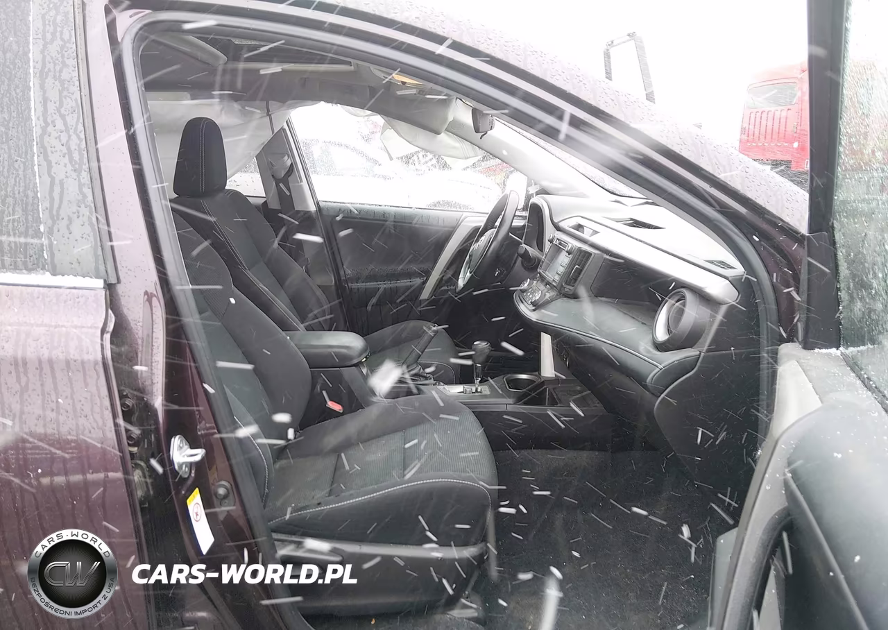 2018 Toyota Rav4 Xle VIN:2T3RFREV2JW807020 - 5