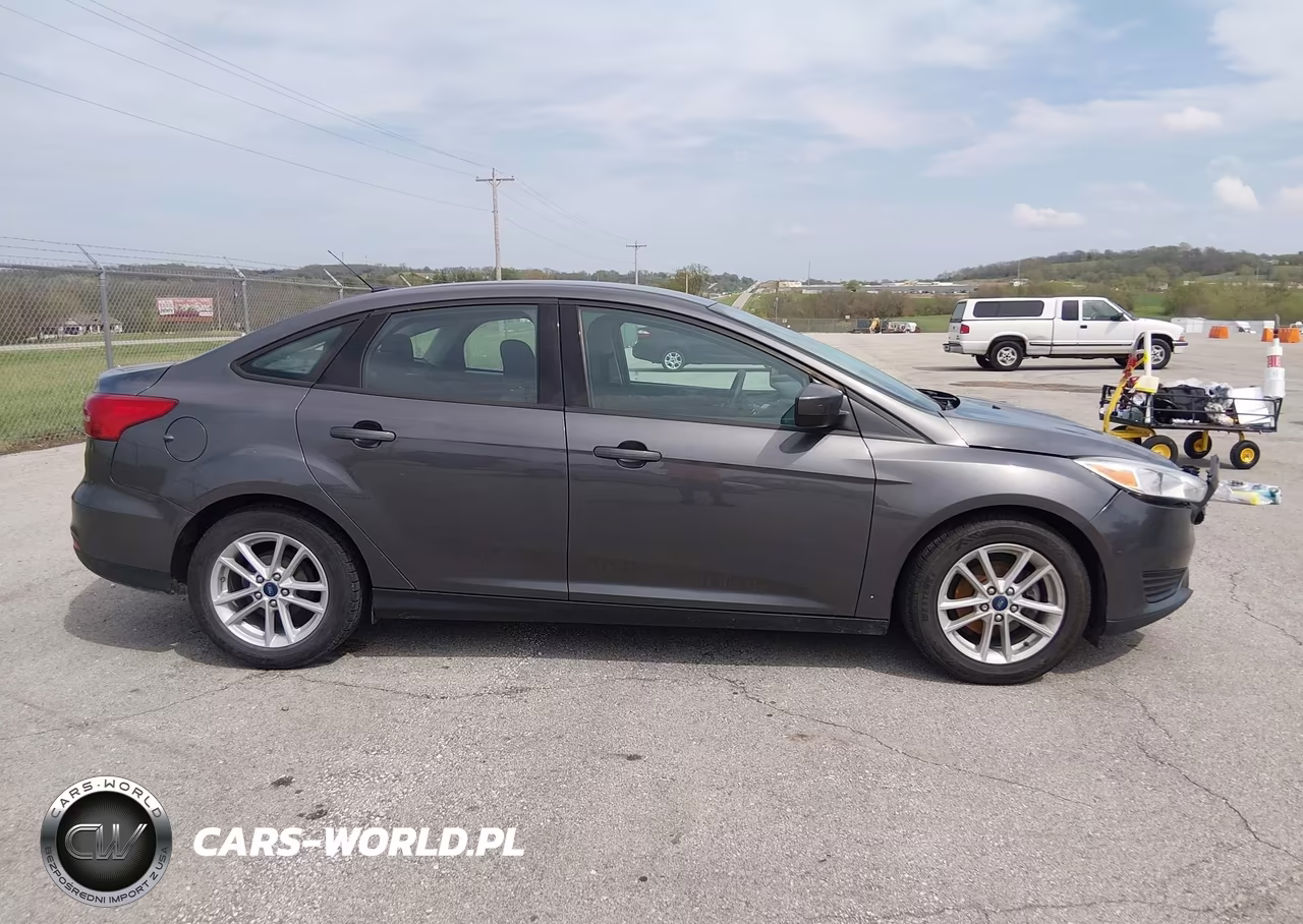 2018 Ford Focus Se VIN:1FADP3F22JL312639 - 13