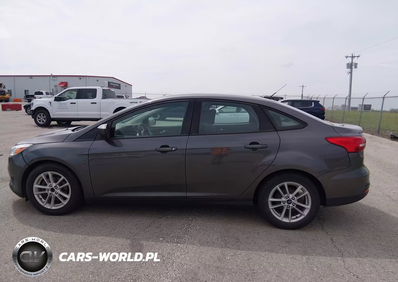2018 Ford Focus Se VIN:1FADP3F22JL312639 - 14