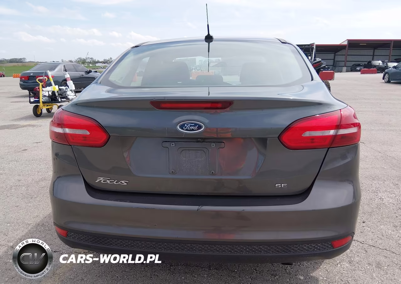 2018 Ford Focus Se VIN:1FADP3F22JL312639 - 16