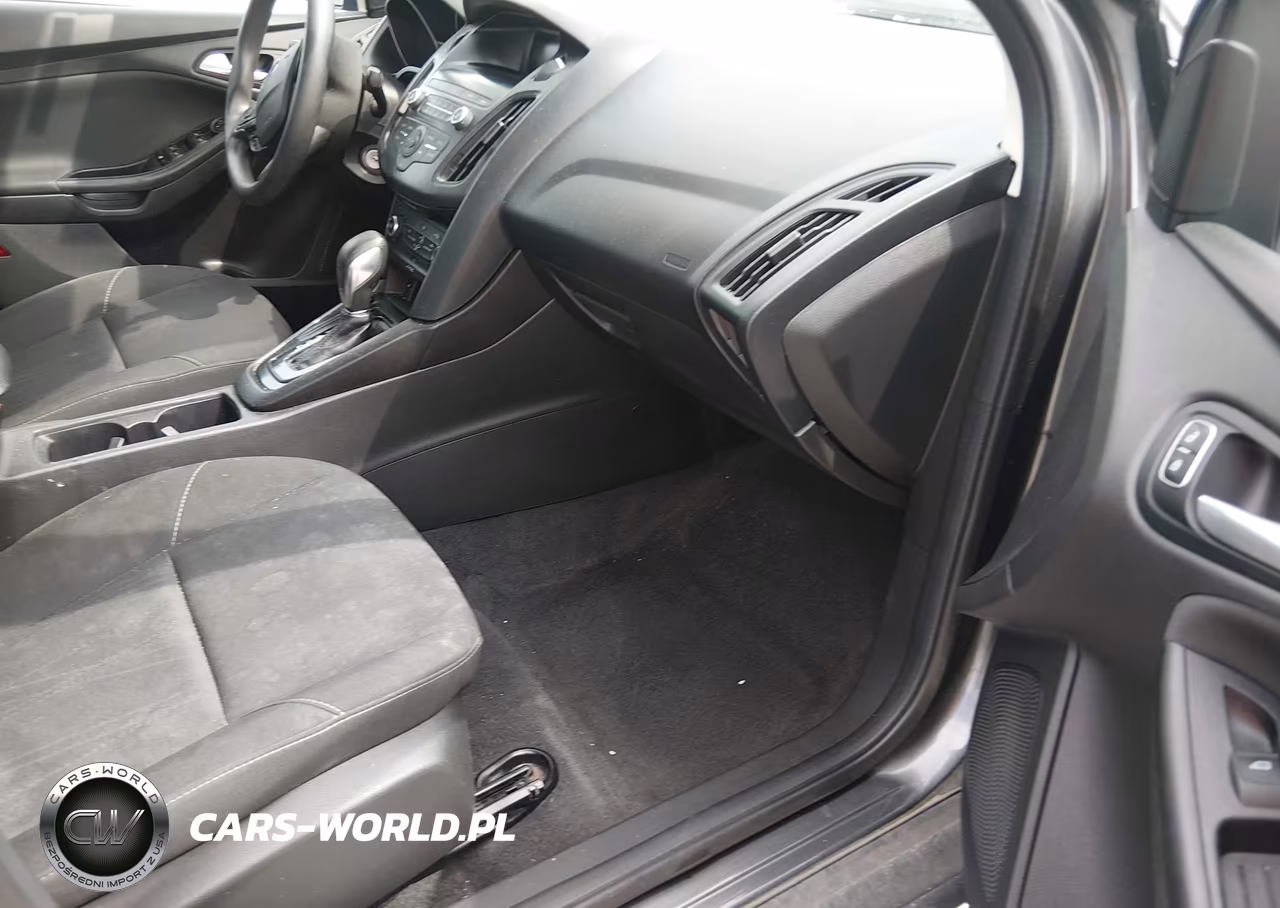 2018 Ford Focus Se VIN:1FADP3F22JL312639 - 5