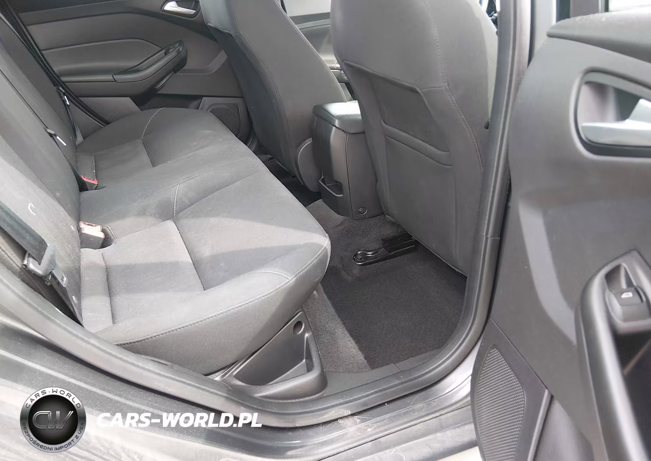 2018 Ford Focus Se VIN:1FADP3F22JL312639 - 8