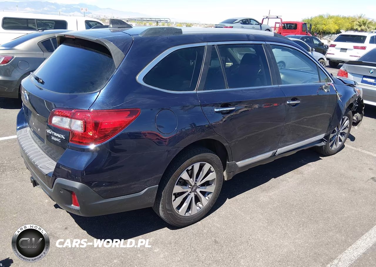 2018 Subaru Outback 3.6R Touring VIN:4S4BSETC4J3340575 - 4