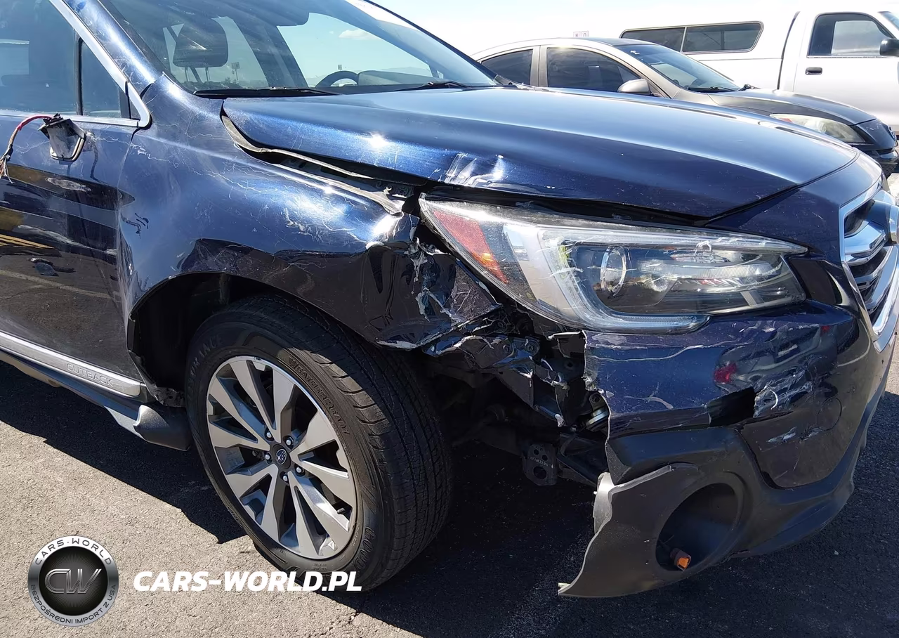 2018 Subaru Outback 3.6R Touring VIN:4S4BSETC4J3340575 - 6
