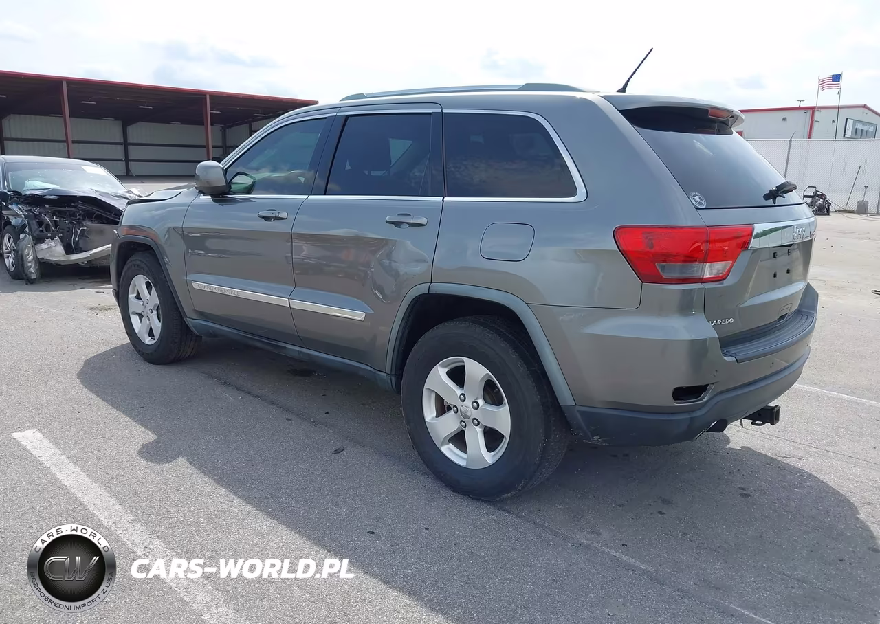 2012 Jeep Grand Cherokee Laredo VIN:1C4RJEAT6CC116302 - 3