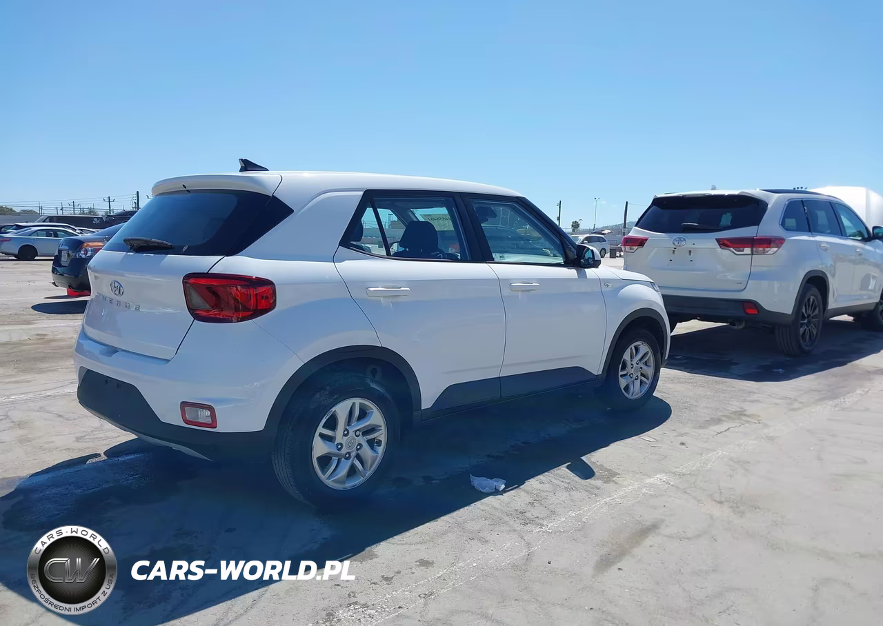2021 Hyundai Venue Se VIN:KMHRB8A31MU072652 - 4