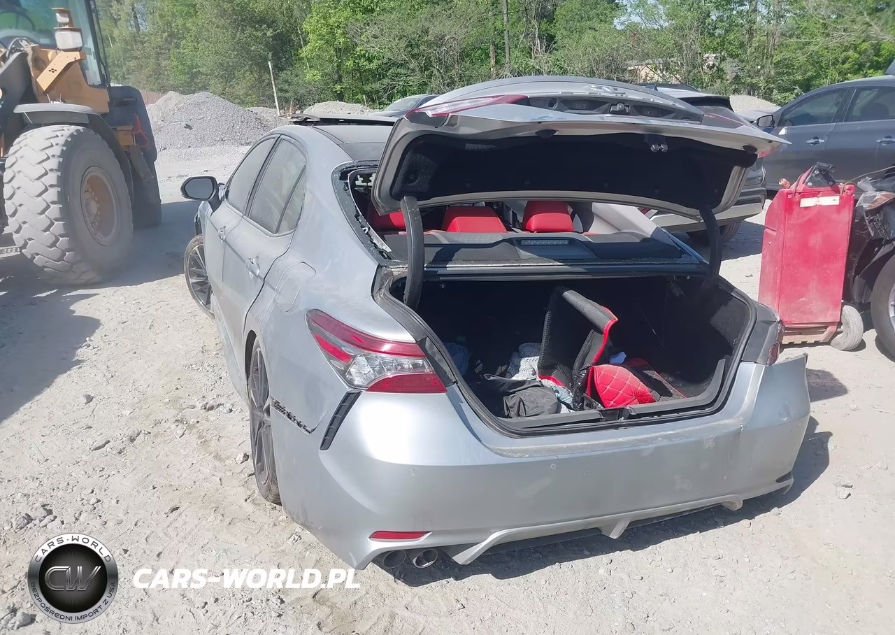 2018 Toyota Camry Xse VIN:4T1B61HK2JU102098 - 3