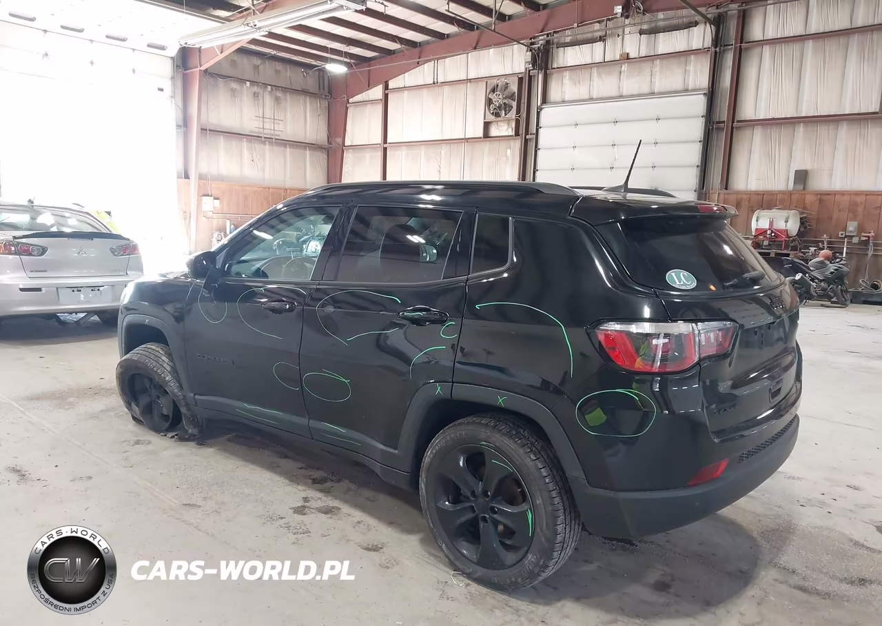 2019 Jeep Compass Altitude 4X4 VIN:3C4NJDBB1KT744124 - 3