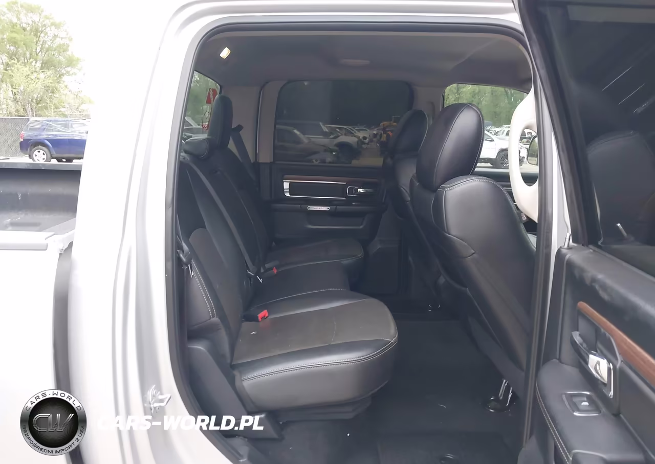 2017 Ram 2500 Laramie 4X4 6'4 Box VIN:3C6UR5FL5HG606088 - 8