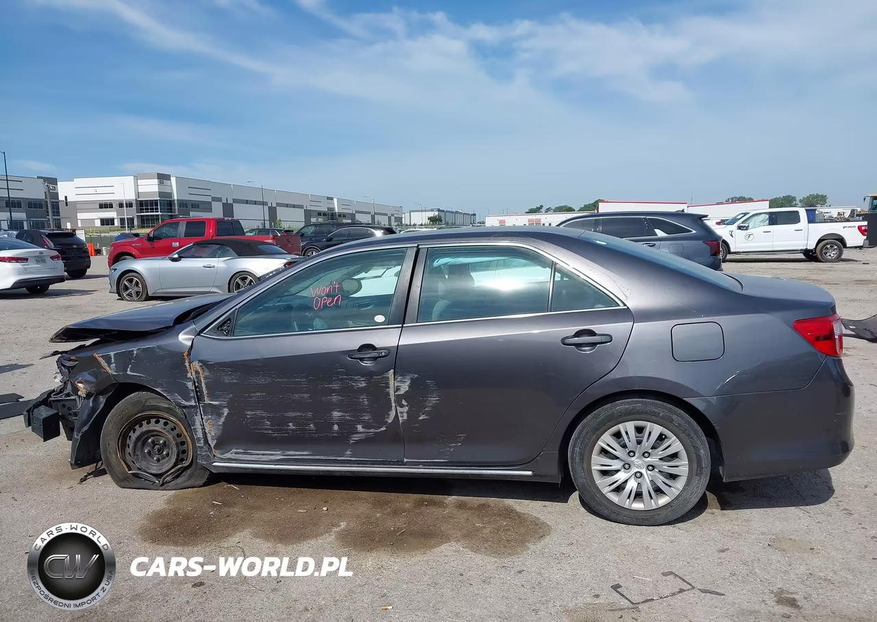2014 Toyota Camry Le VIN:4T4BF1FK1ER438906 - 15
