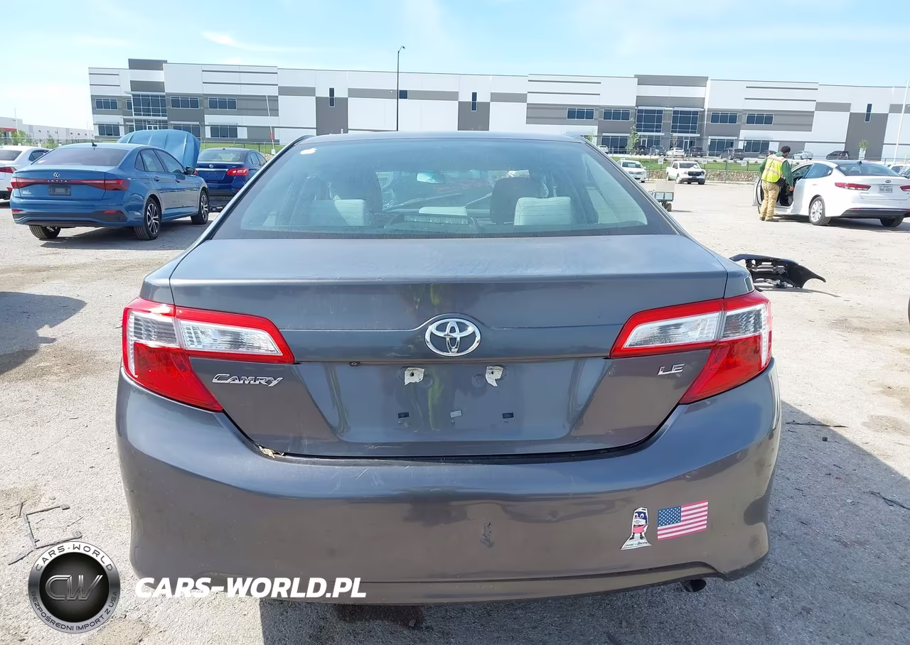 2014 Toyota Camry Le VIN:4T4BF1FK1ER438906 - 17