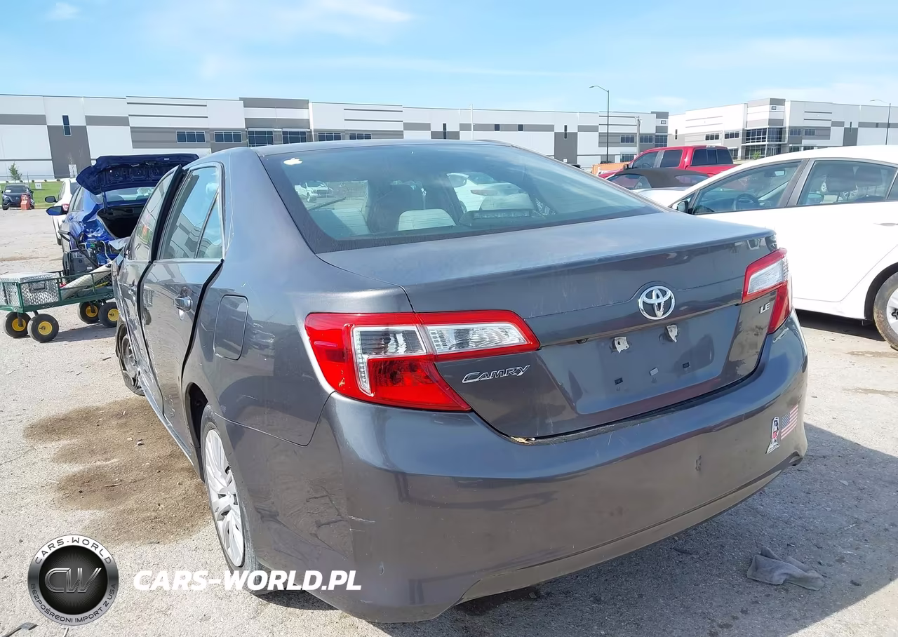2014 Toyota Camry Le VIN:4T4BF1FK1ER438906 - 3