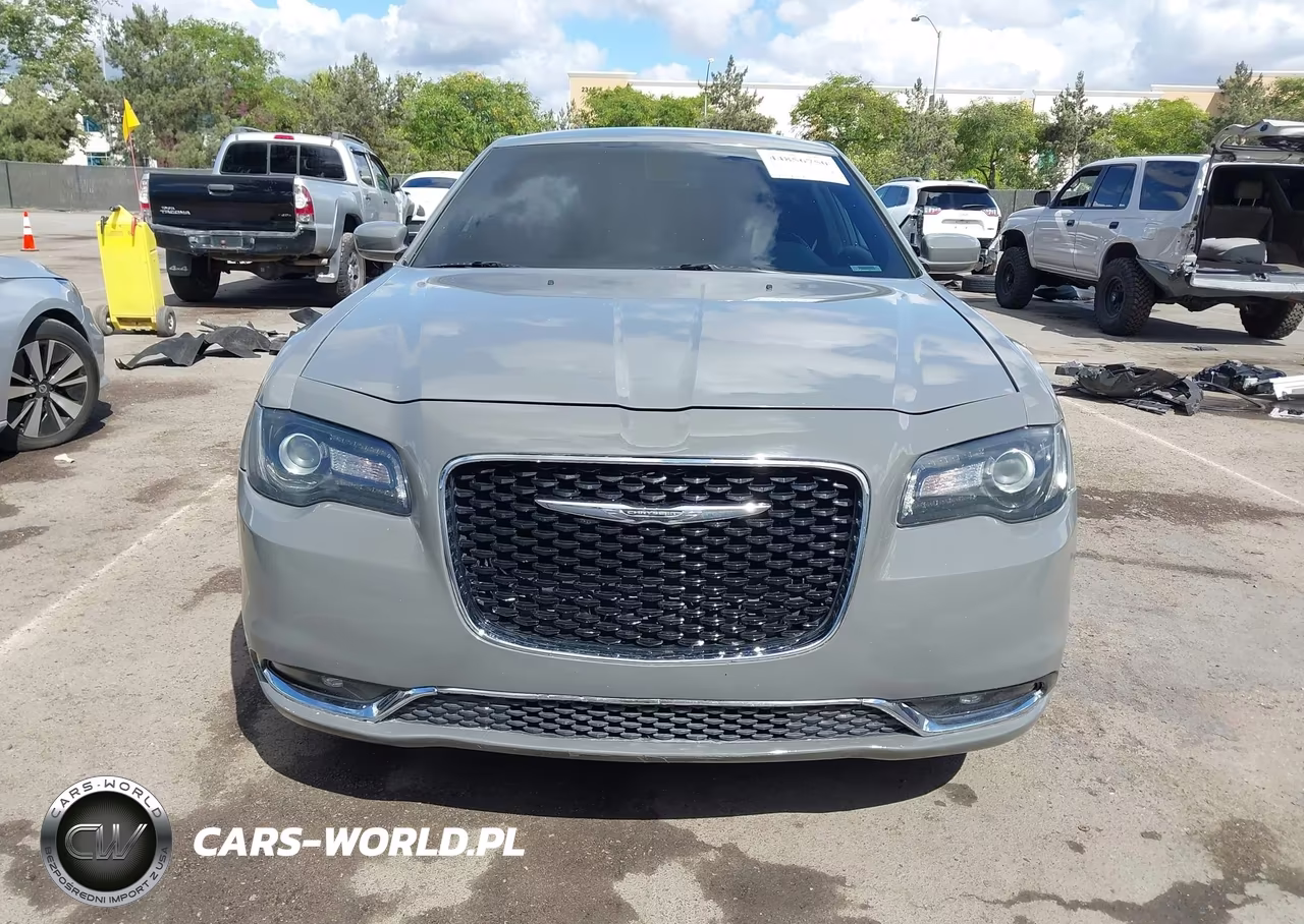 2019 Chrysler 300 300S VIN:2C3CCABG9KH561384 - 13