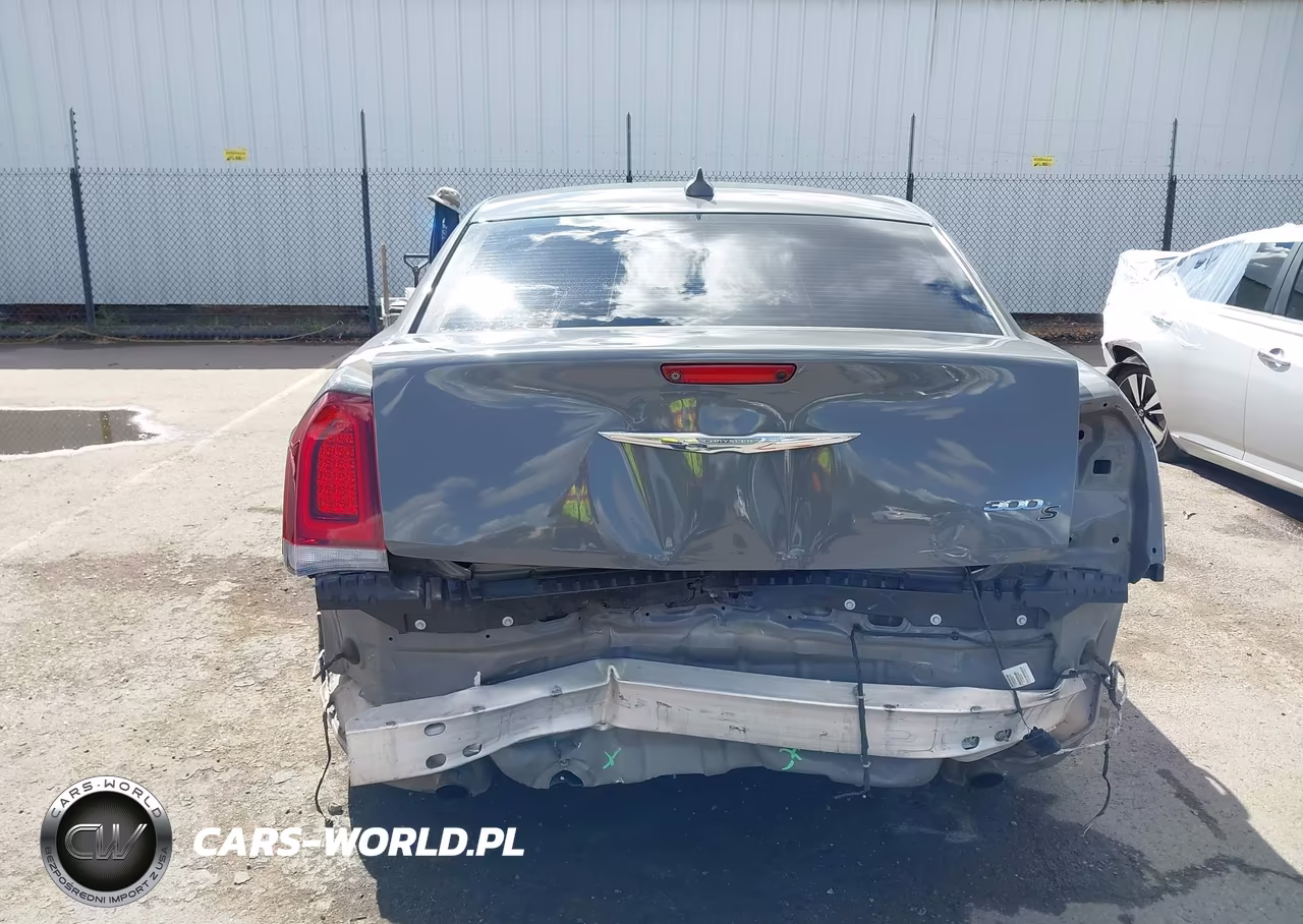 2019 Chrysler 300 300S VIN:2C3CCABG9KH561384 - 17