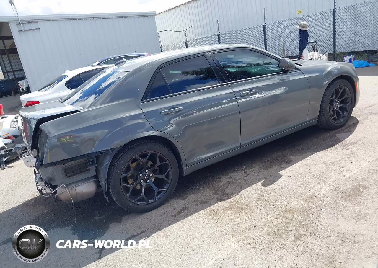 2019 Chrysler 300 300S VIN:2C3CCABG9KH561384 - 4