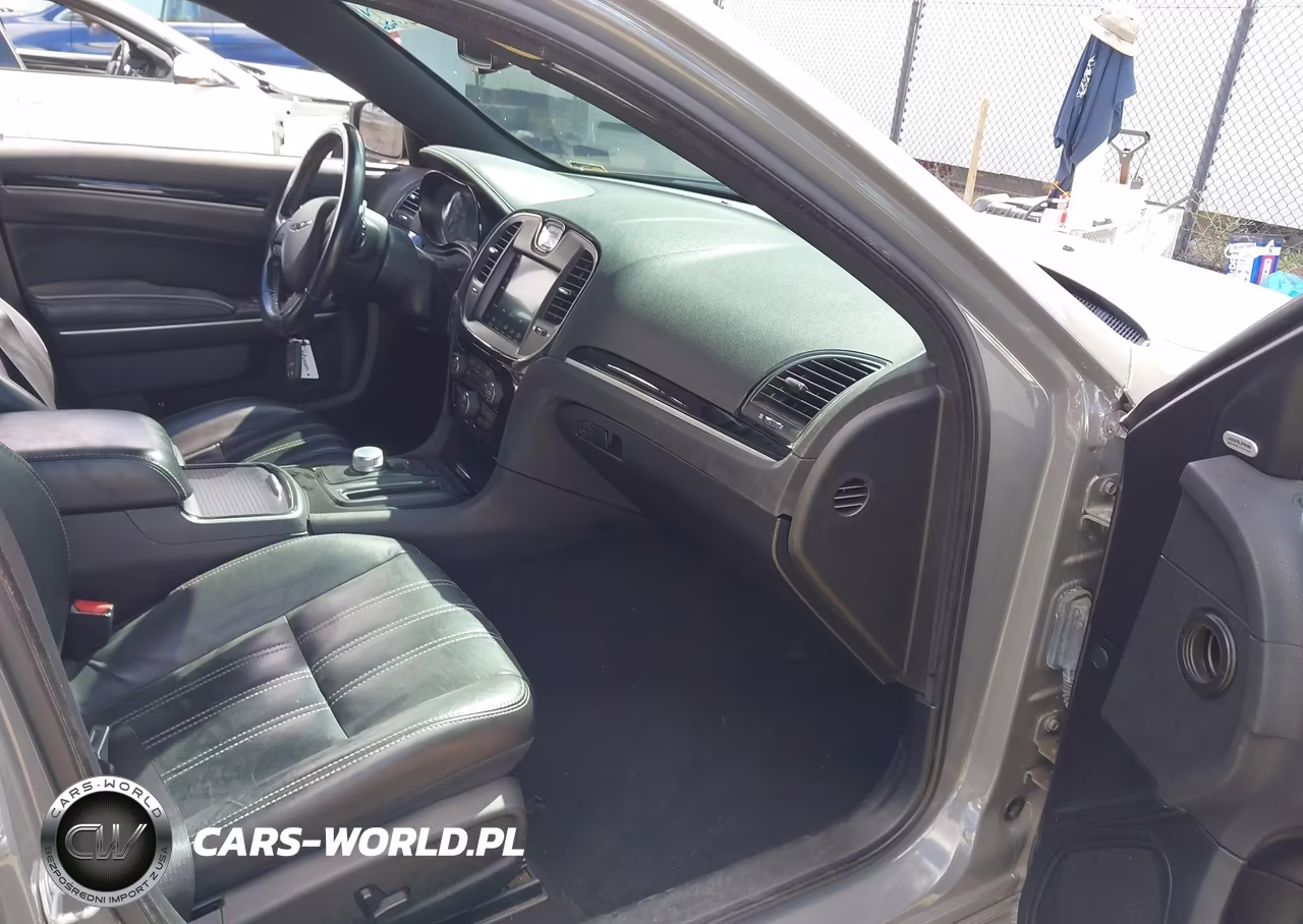2019 Chrysler 300 300S VIN:2C3CCABG9KH561384 - 5