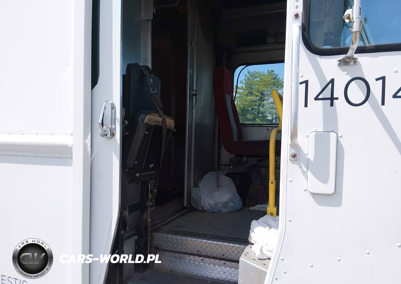2004 Freightliner Chassis M Line Walk-In Van VIN:4UZAARBW14CM98992 - 7